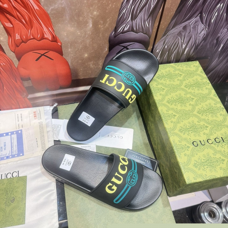 G*u*i slippers
